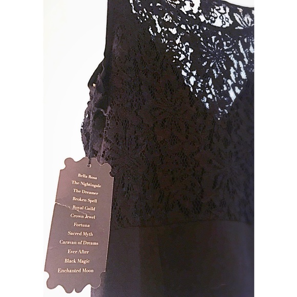 Crushed Velvet and Lace Body-con Winter Dress - Picture 5 of 6